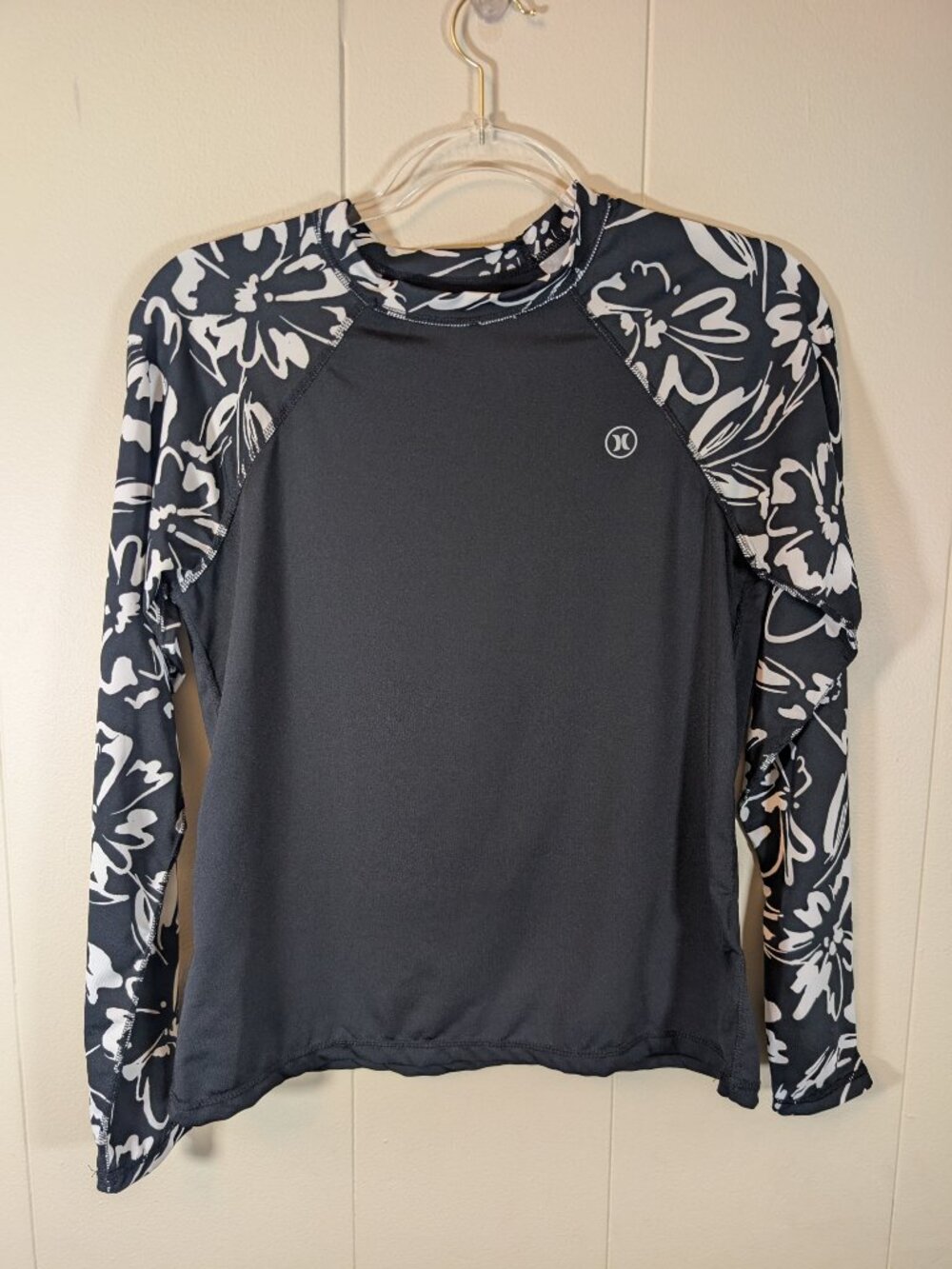 HURLEY Women's M Rash Guard UPF 50+ Black White Floral Long Sleeve Swim Surf